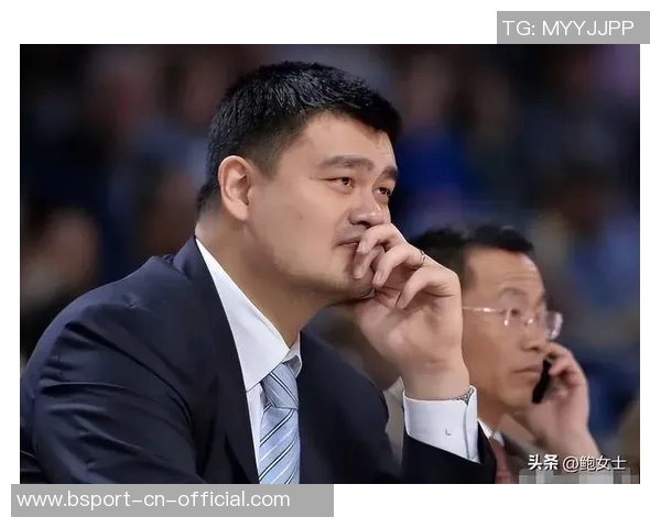 姚明跨界挑战足球中锋角色的精彩历程与运动精神探讨