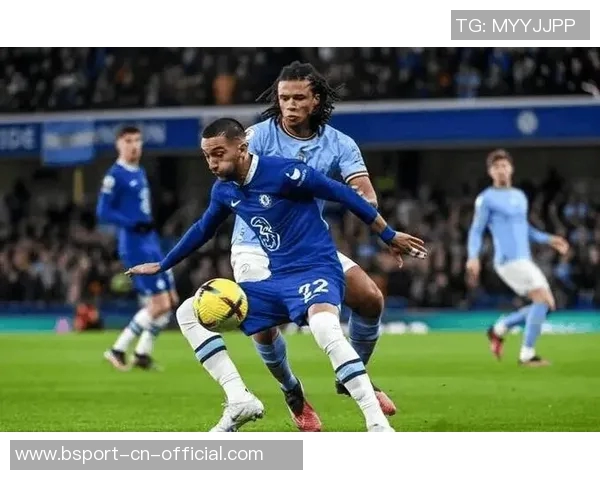 友谊赛精彩回顾：那不勒斯与切尔西1比1平局引发全场热烈反响