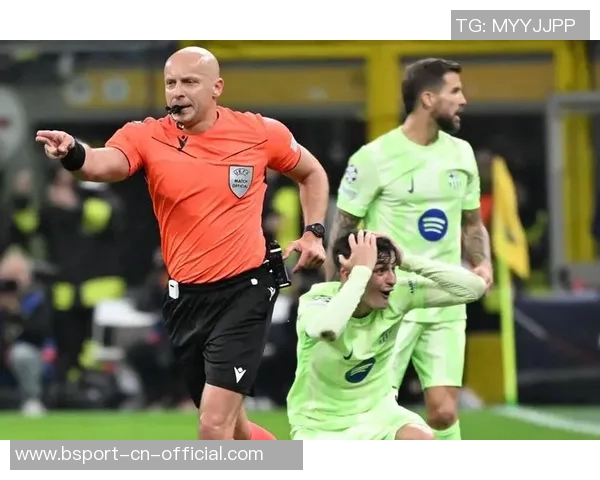 世界杯激战巴萨逆转国米争议判罚引发全场热议