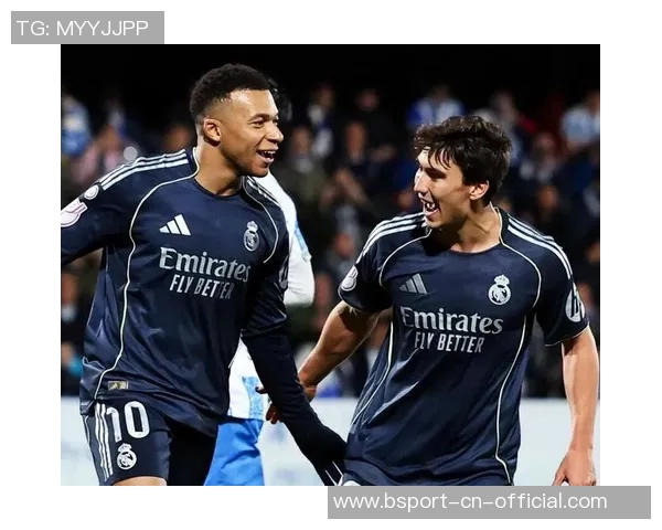 中超激战：皇马与巴黎圣日耳曼战平乌龙球引发全场狂欢与数据分析