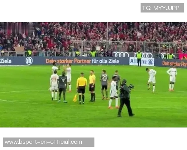 德甲激战：那不勒斯惊险逆转拜仁红牌争议引发全场热议